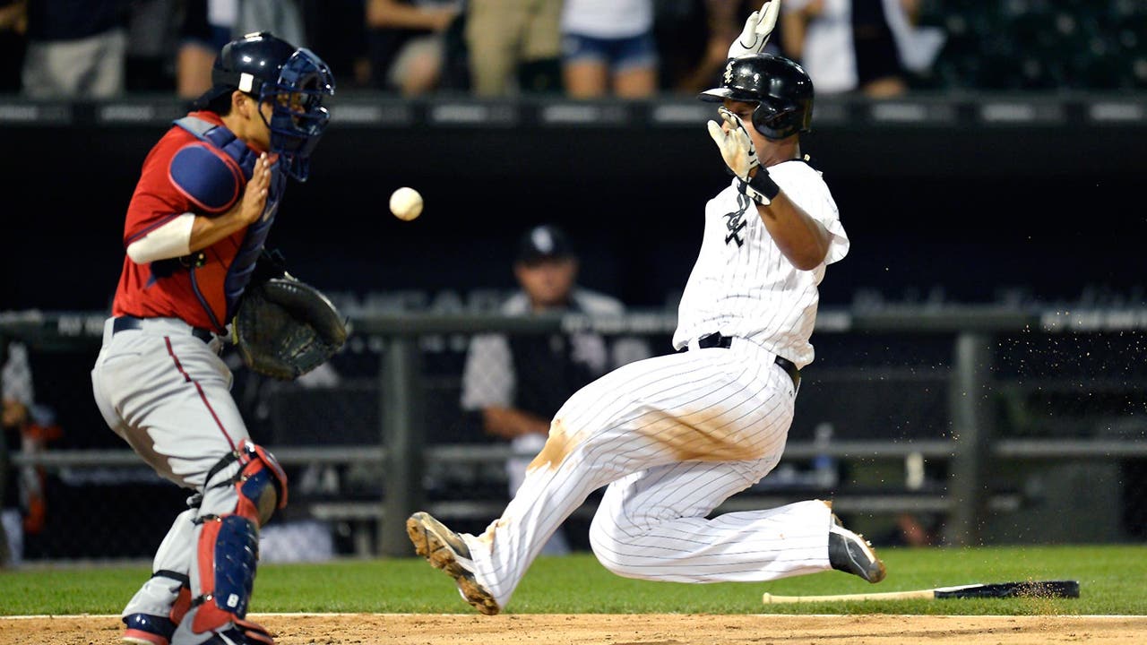 Abreu's hit streak at 21 games as White Sox beat Twins
